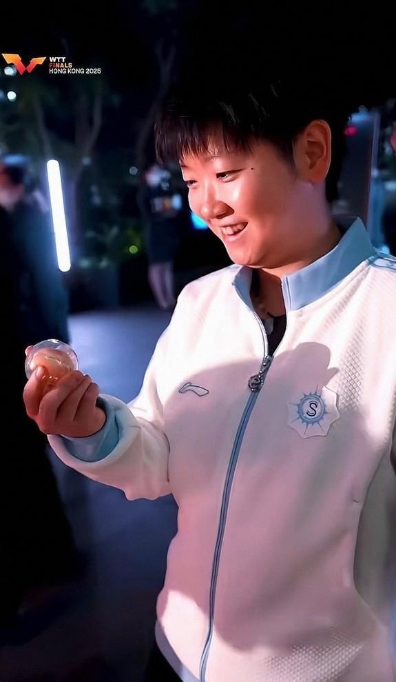 语让美和当起翻译大头硬着头皮曼昱开心pg电子模拟器试玩晚宴：孙颖莎不会日(图3)