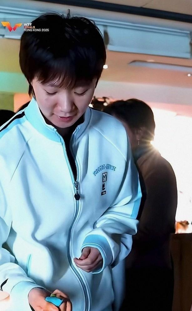 语让美和当起翻译大头硬着头皮曼昱开心pg电子模拟器试玩晚宴：孙颖莎不会日(图5)