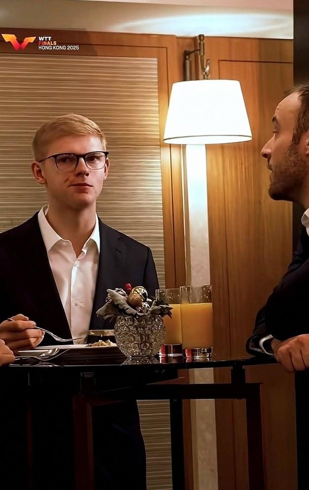 语让美和当起翻译大头硬着头皮曼昱开心pg电子模拟器试玩晚宴：孙颖莎不会日(图6)