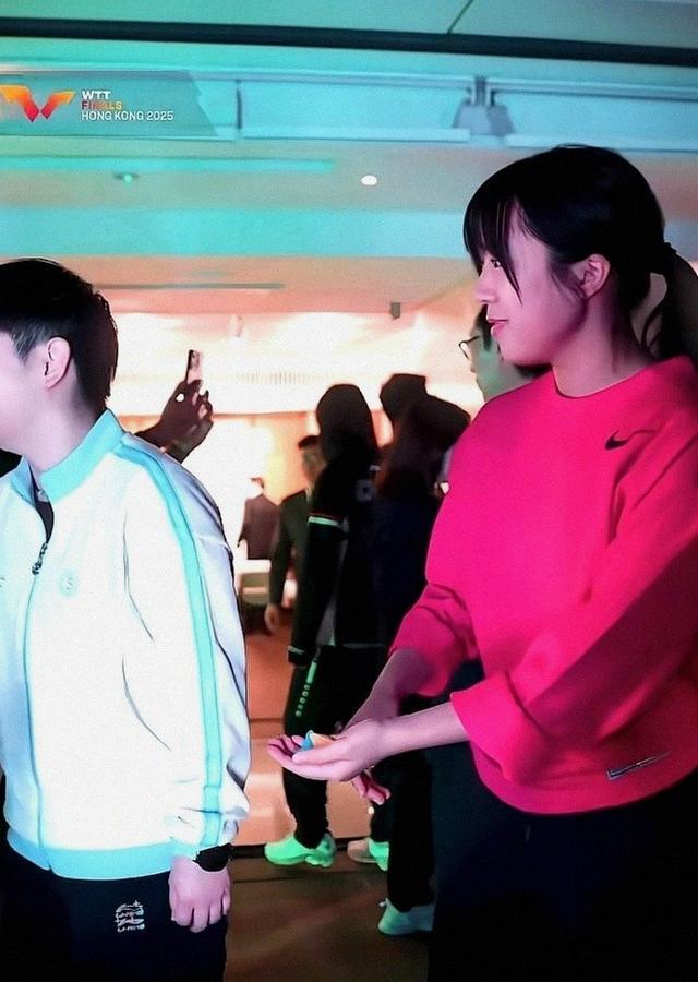 语让美和当起翻译大头硬着头皮曼昱开心pg电子模拟器试玩晚宴：孙颖莎不会日(图9)