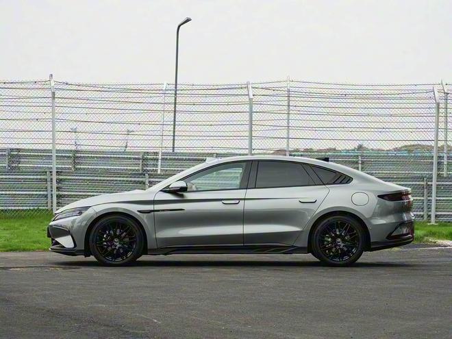 长续航版车顶配激光雷达续航超700Kmpg电子游戏网站比亚迪汉再次更新!新增(图3) 长续航版车顶配激光雷达续航超700Kmpg电子游戏网站比亚迪汉再次更新!新增(图3)